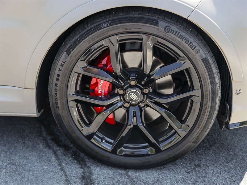 Used 2022 Land Rover Range Rover Sport SVR Carbon Edition AWD/4WD image 13