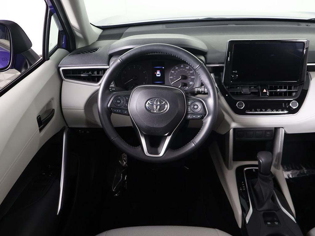 Used 2023 Toyota Corolla Cross LE image 32