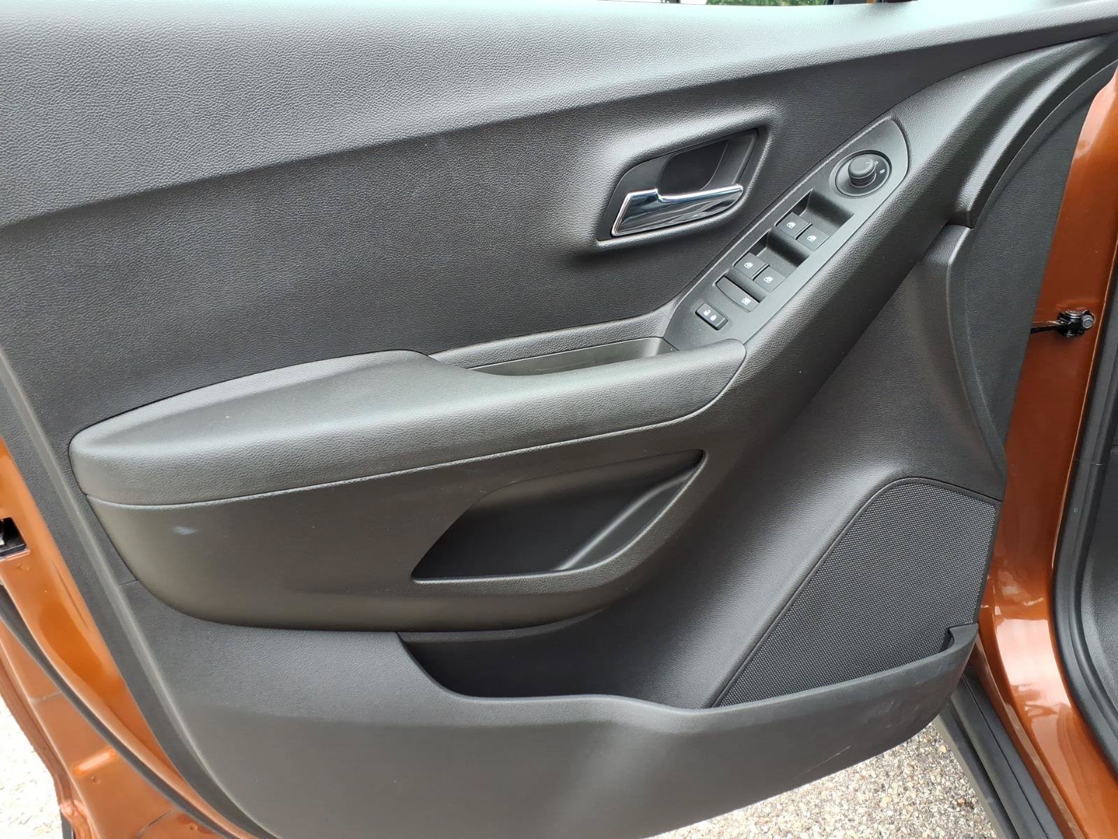 Used 2019 Chevrolet Trax LT w/ LT Convenience Package FWD image 15