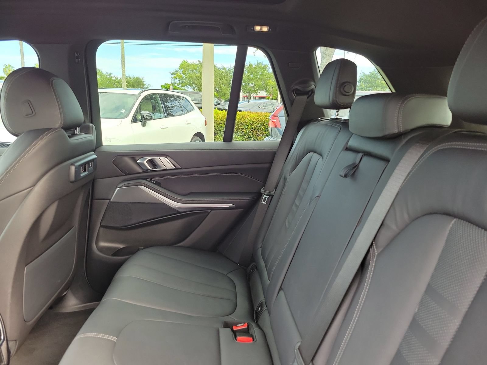 Used 2022 BMW X5 xDrive40i w/ M Sport Package AWD/4WD image 12