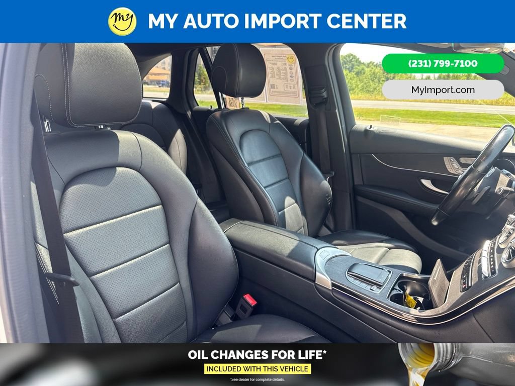 Used 2022 Mercedes-Benz GLC 300 4MATIC w/ Driver Assistance Package image 32