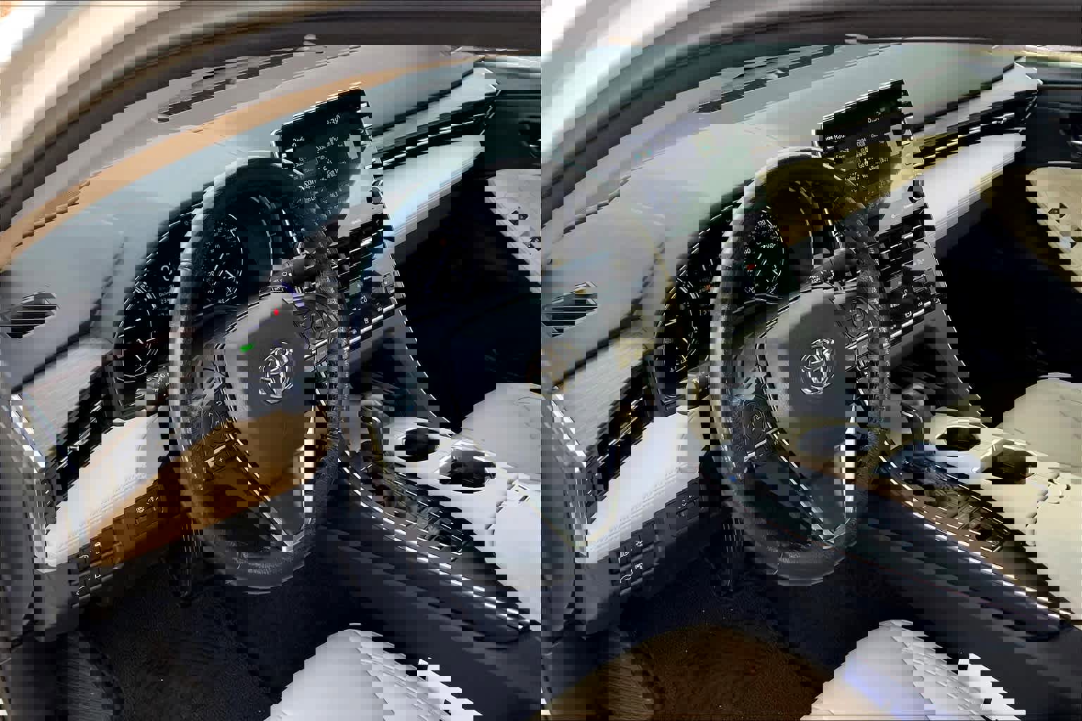 Used 2020 Toyota Avalon XLE image 17