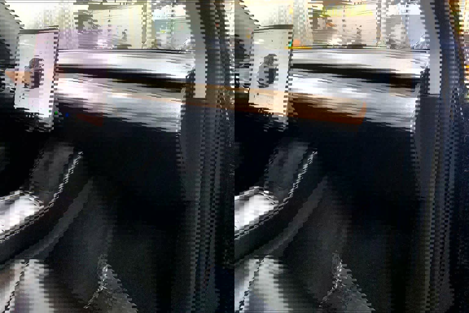 Used 2025 Tesla Model Y Long Range image 19