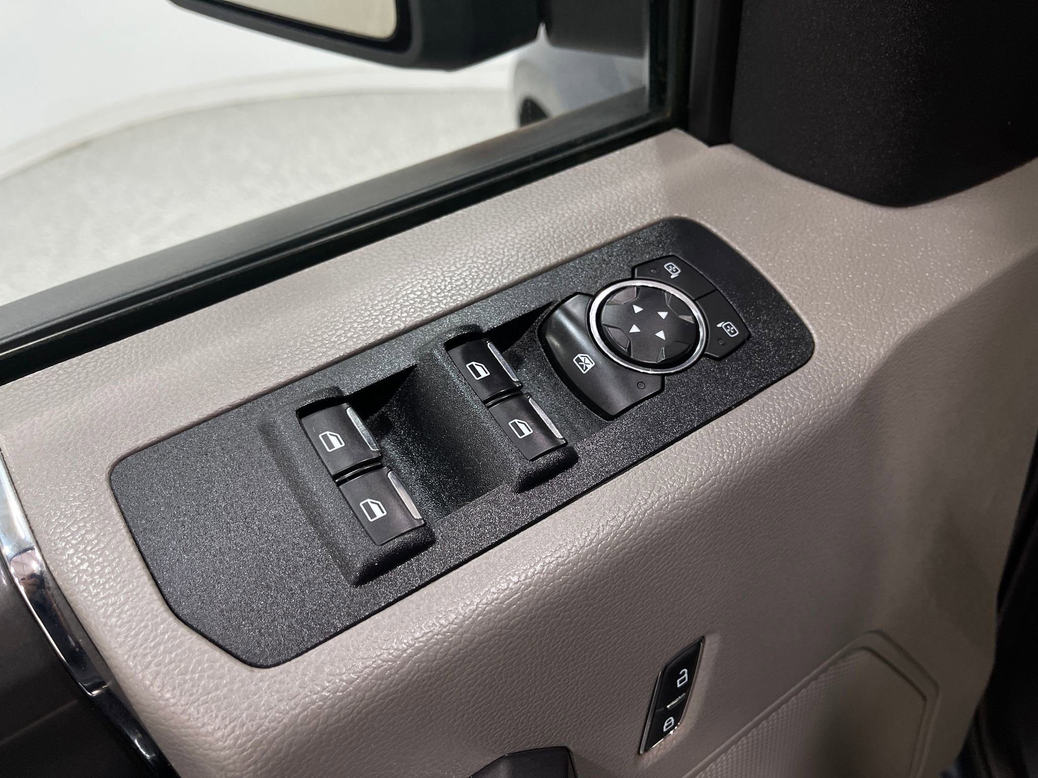 Used 2020 Ford F150 XLT w/ Equipment Group 302A Luxury AWD/4WD image 16
