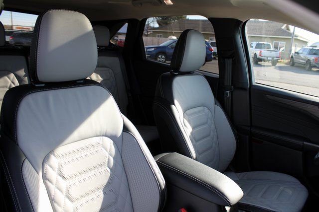 Used 2024 Ford Escape Platinum w/ Premium Technology Package image 18