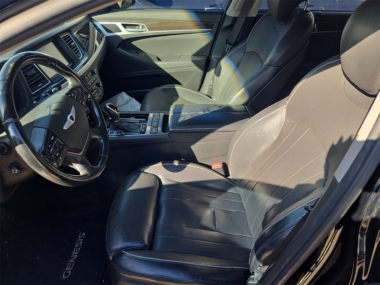 Used 2015 Hyundai Genesis 3.8 w/ Option Group 03 image 11