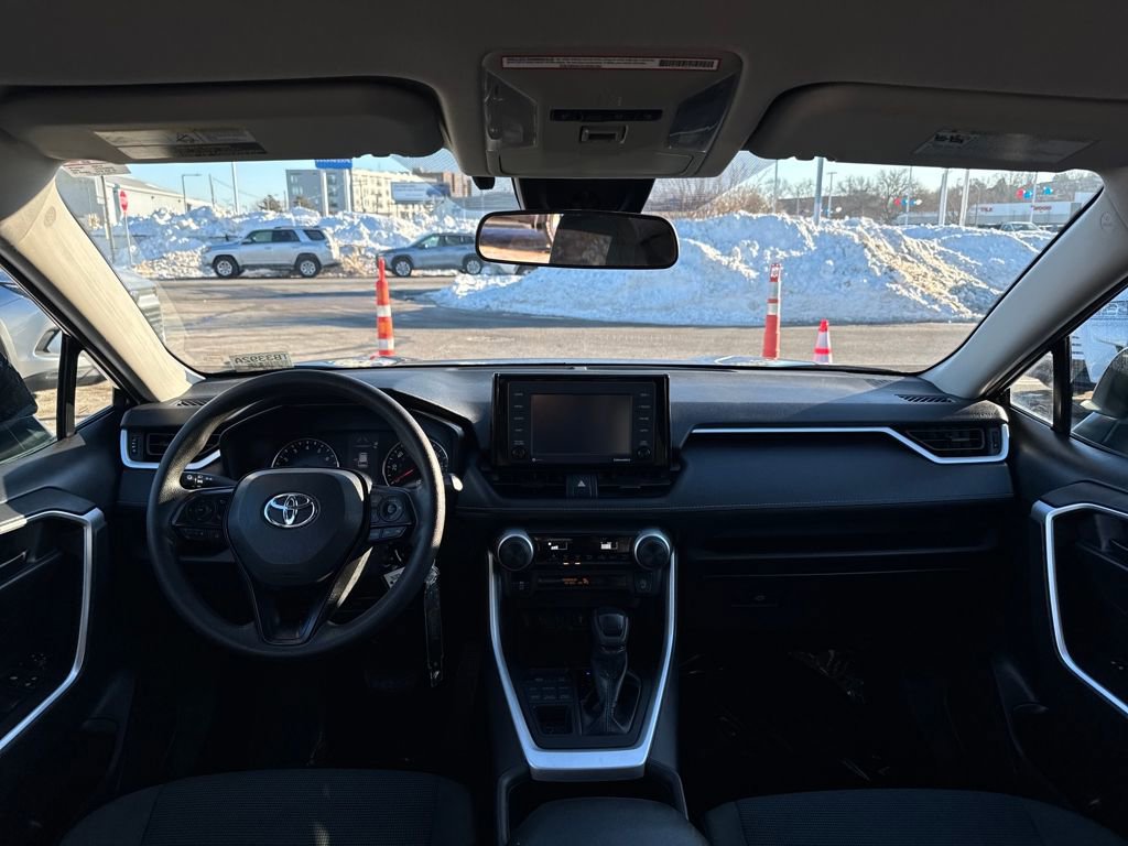 Used 2022 Toyota RAV4 LE image 11