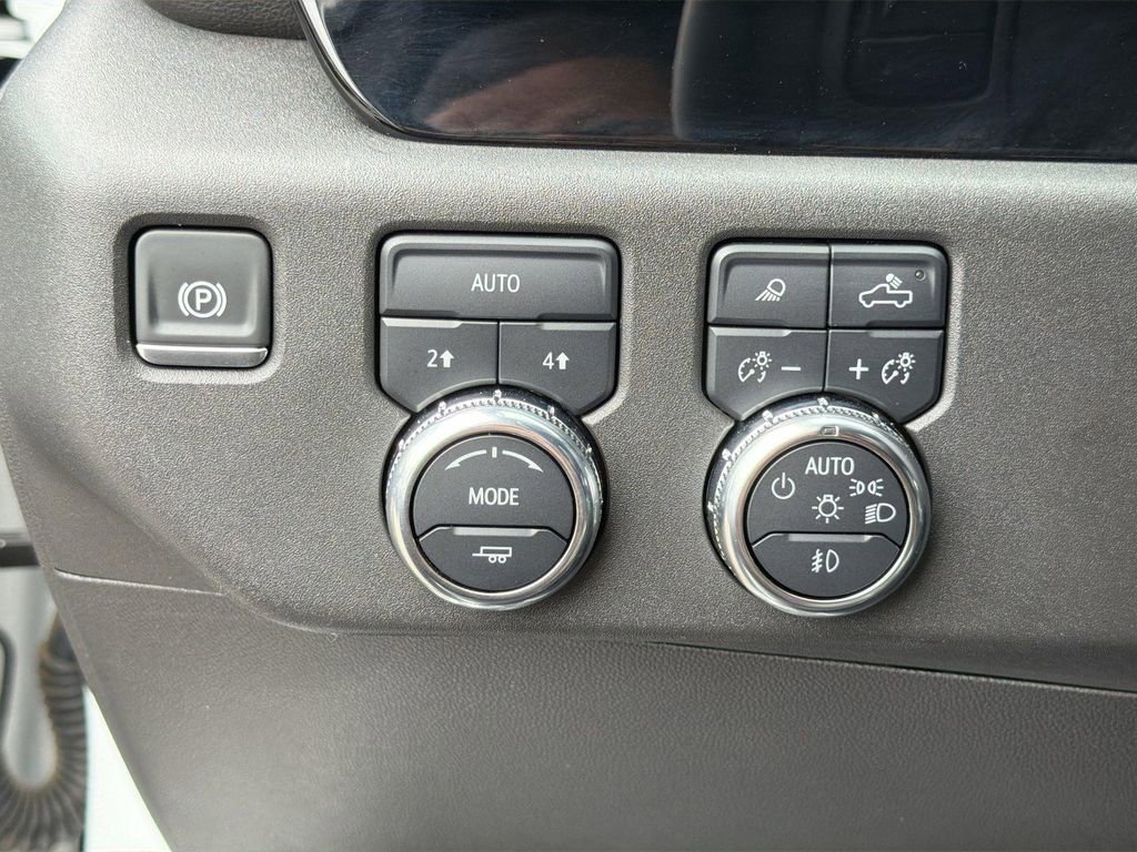 Used 2025 GMC Sierra 1500 SLT AWD/4WD image 18