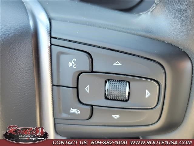 Used 2024 GMC Yukon SLT AWD/4WD image 18