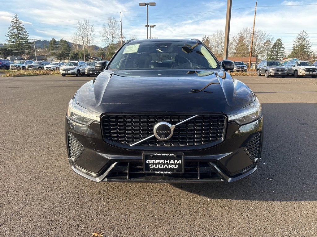 Used 2023 Volvo XC60 B5 Plus image 2