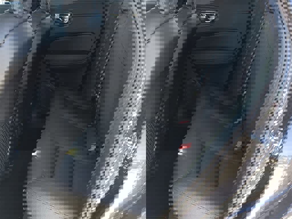 Used 2025 Volvo XC60 B5 Plus image 18