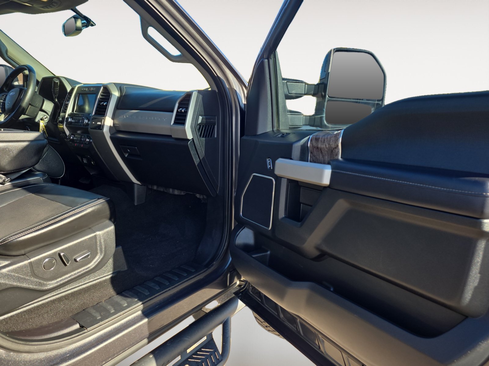 Used 2019 Ford F350 Lariat w/ Lariat Value Package AWD/4WD image 9