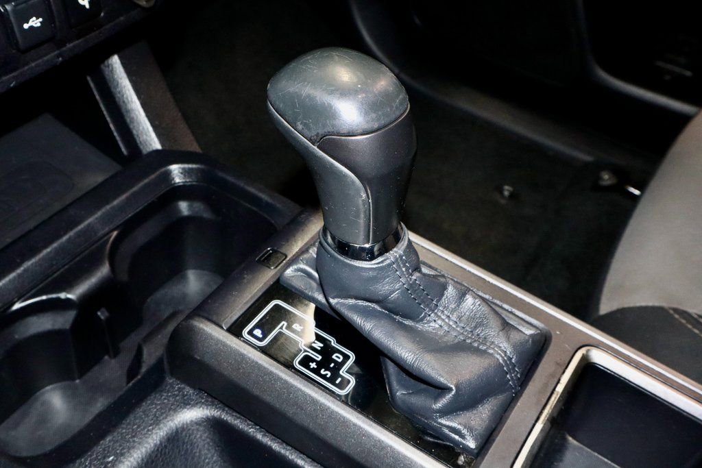 Used 2020 Toyota Tacoma TRD Off-Road w/ Technology Package image 32