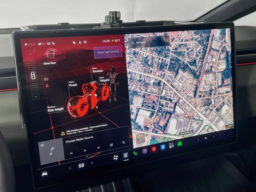 Used 2025 Tesla Cybertruck AWD Crew Cab image 28