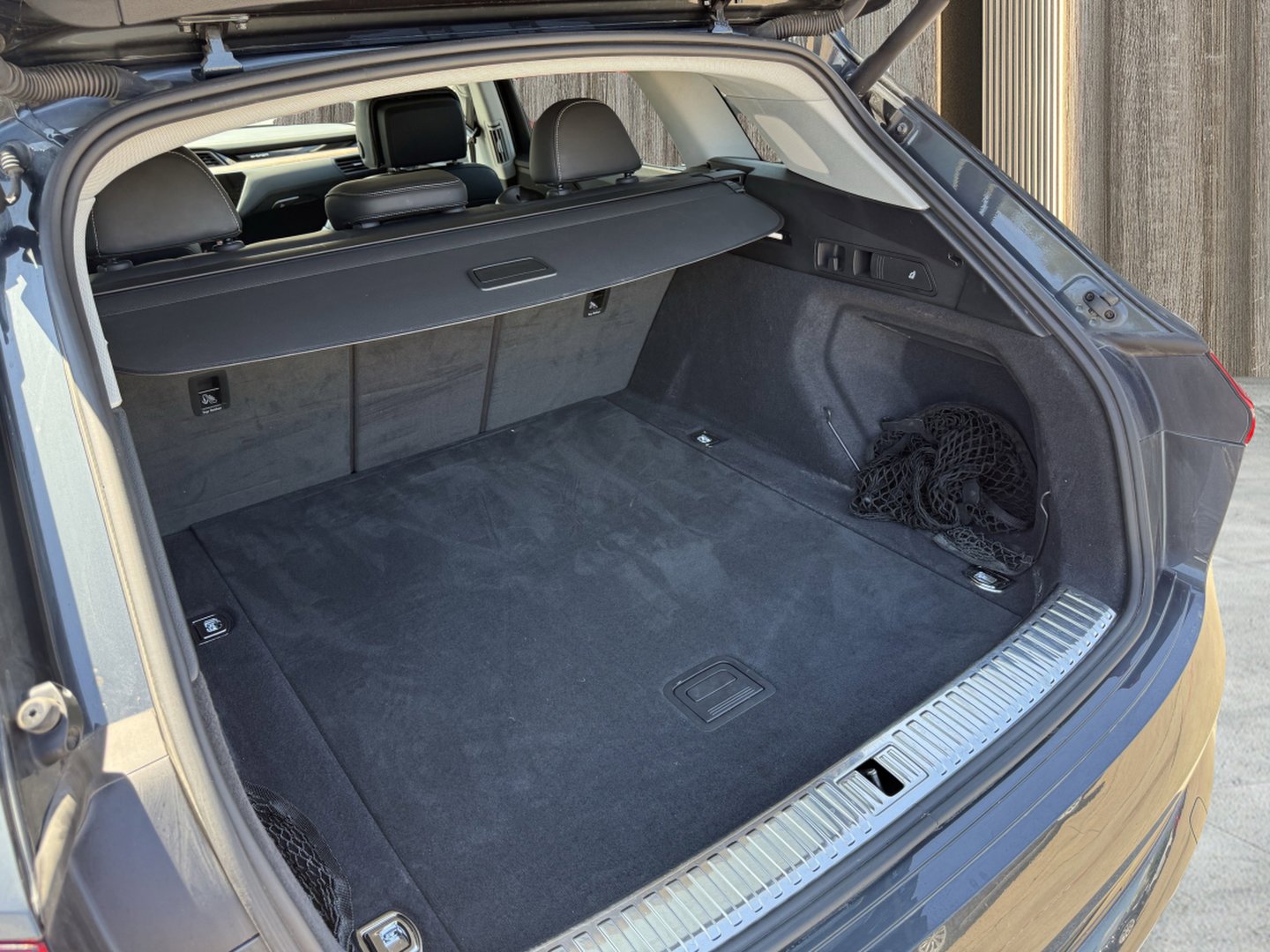 Used 2019 Audi e-tron Prestige w/ Prestige Package image 14