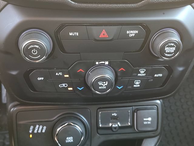 Used 2020 Jeep Renegade Altitude AWD/4WD image 16