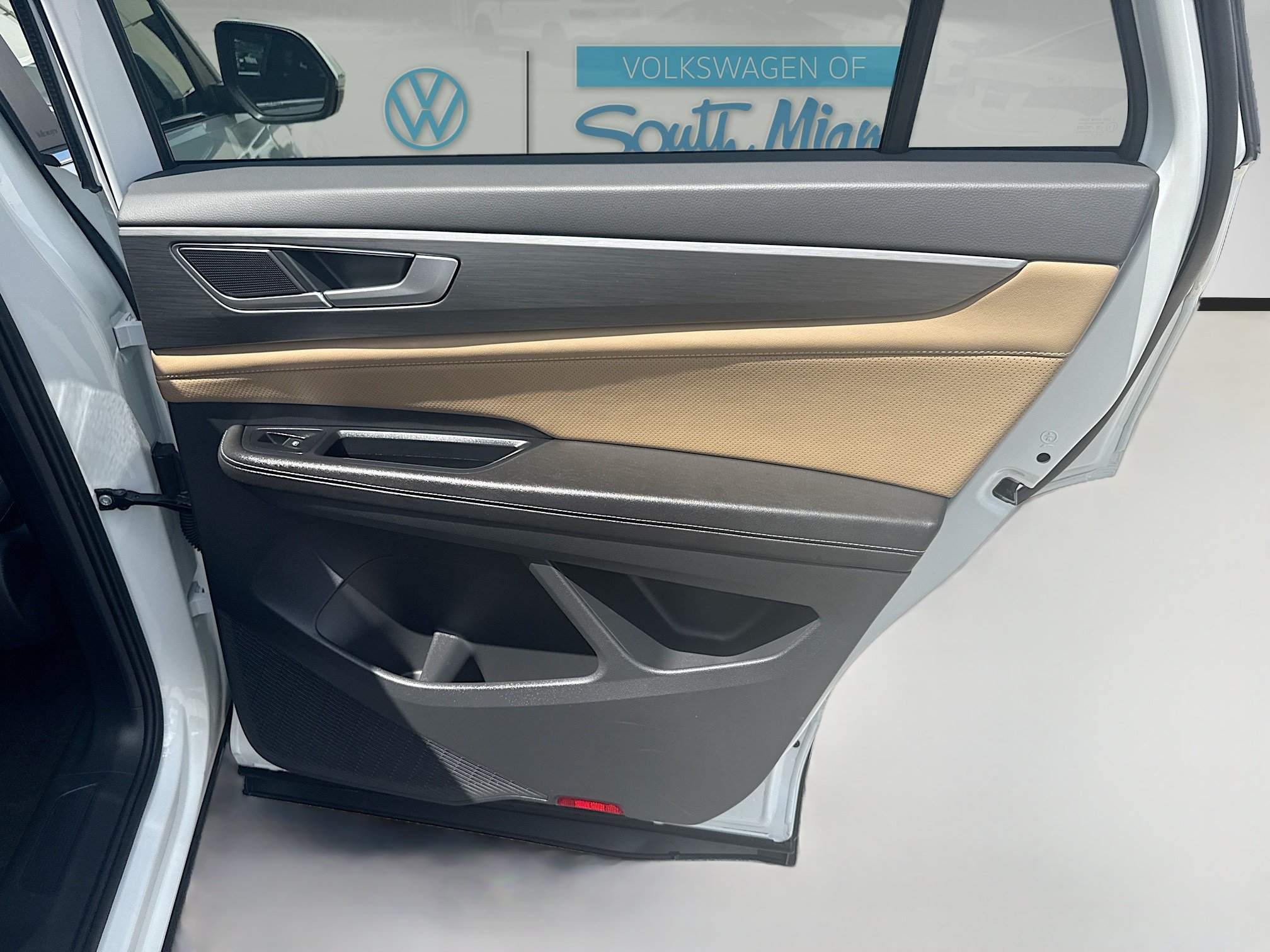 Certified 2024 Volkswagen Atlas Cross Sport SE FWD image 30