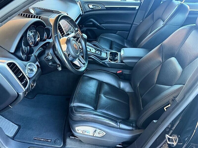 Used 2018 Porsche Cayenne Platinum Edition w/ Premium Package AWD/4WD image 9