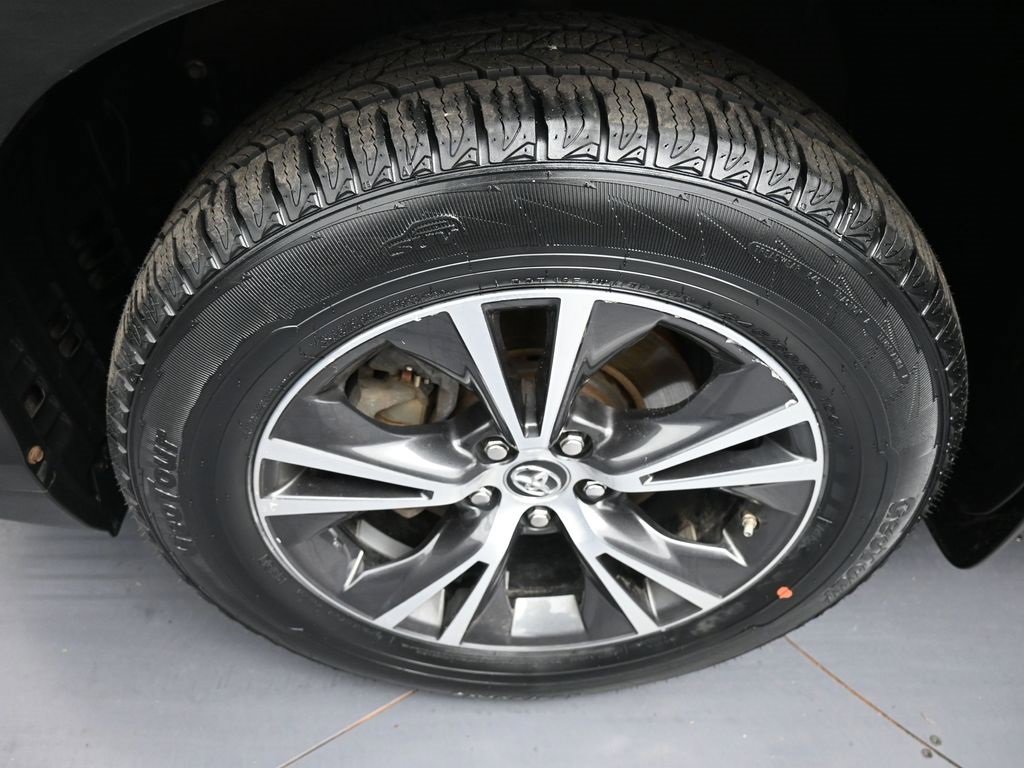 Certified 2018 Toyota Highlander LE image 14