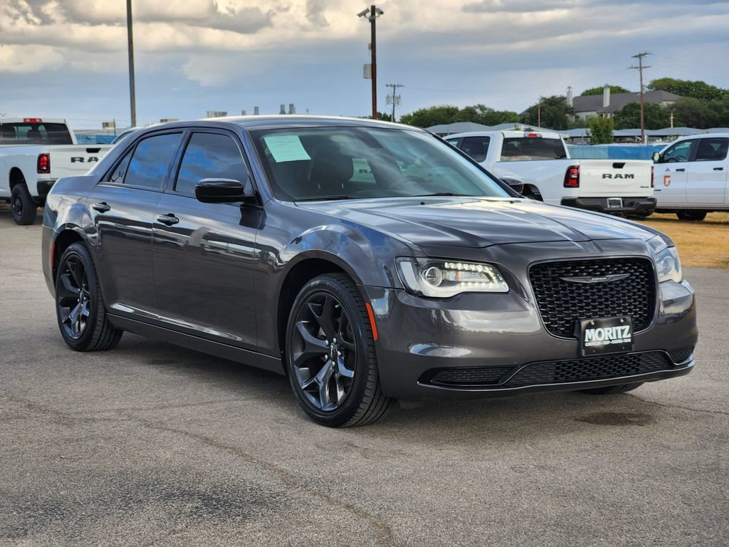 Used 2023 Chrysler 300 Touring w/ Sport Appearance Package RWD image 3
