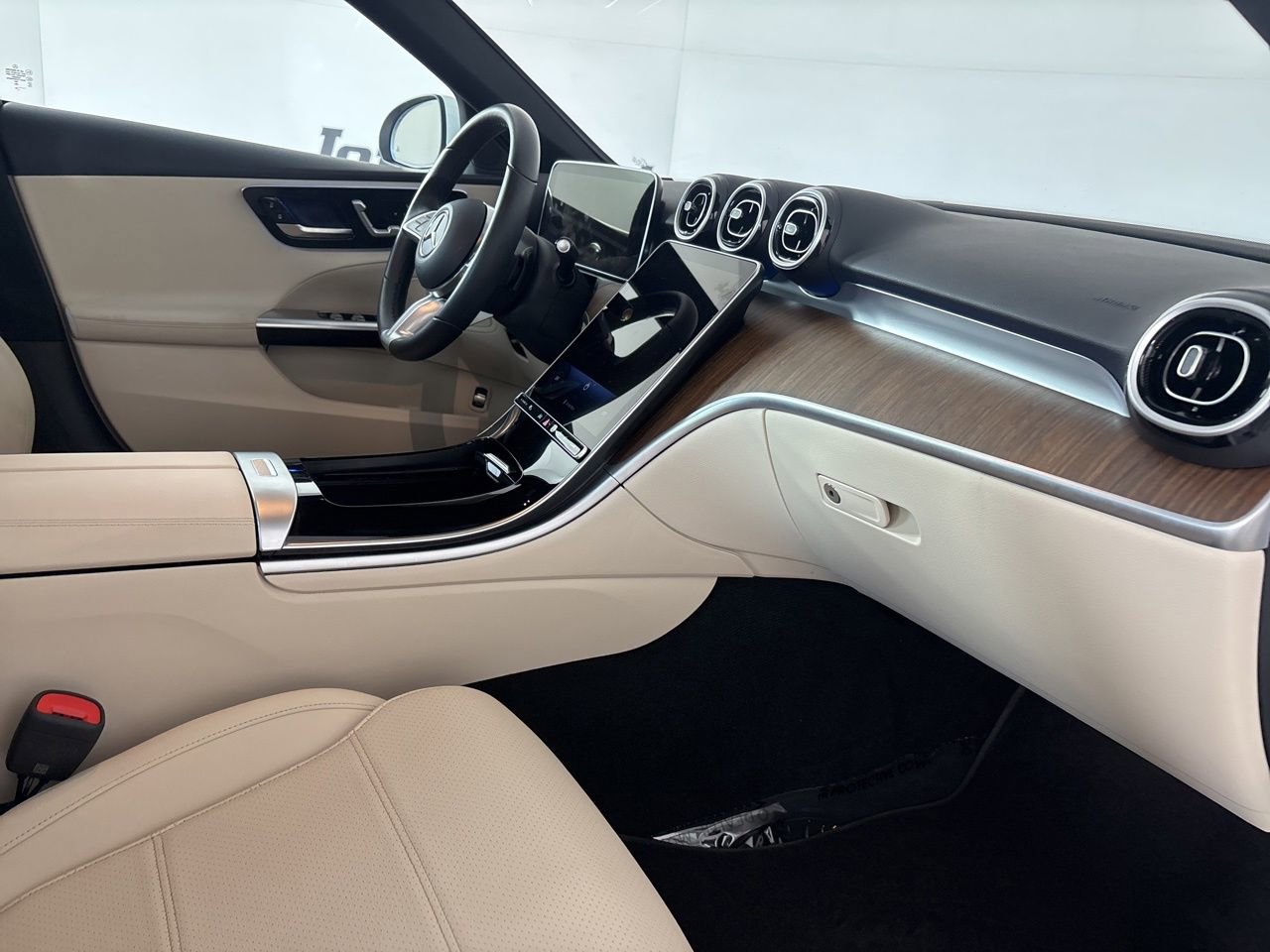 Used 2025 Mercedes-Benz C 300 4MATIC Sedan image 30