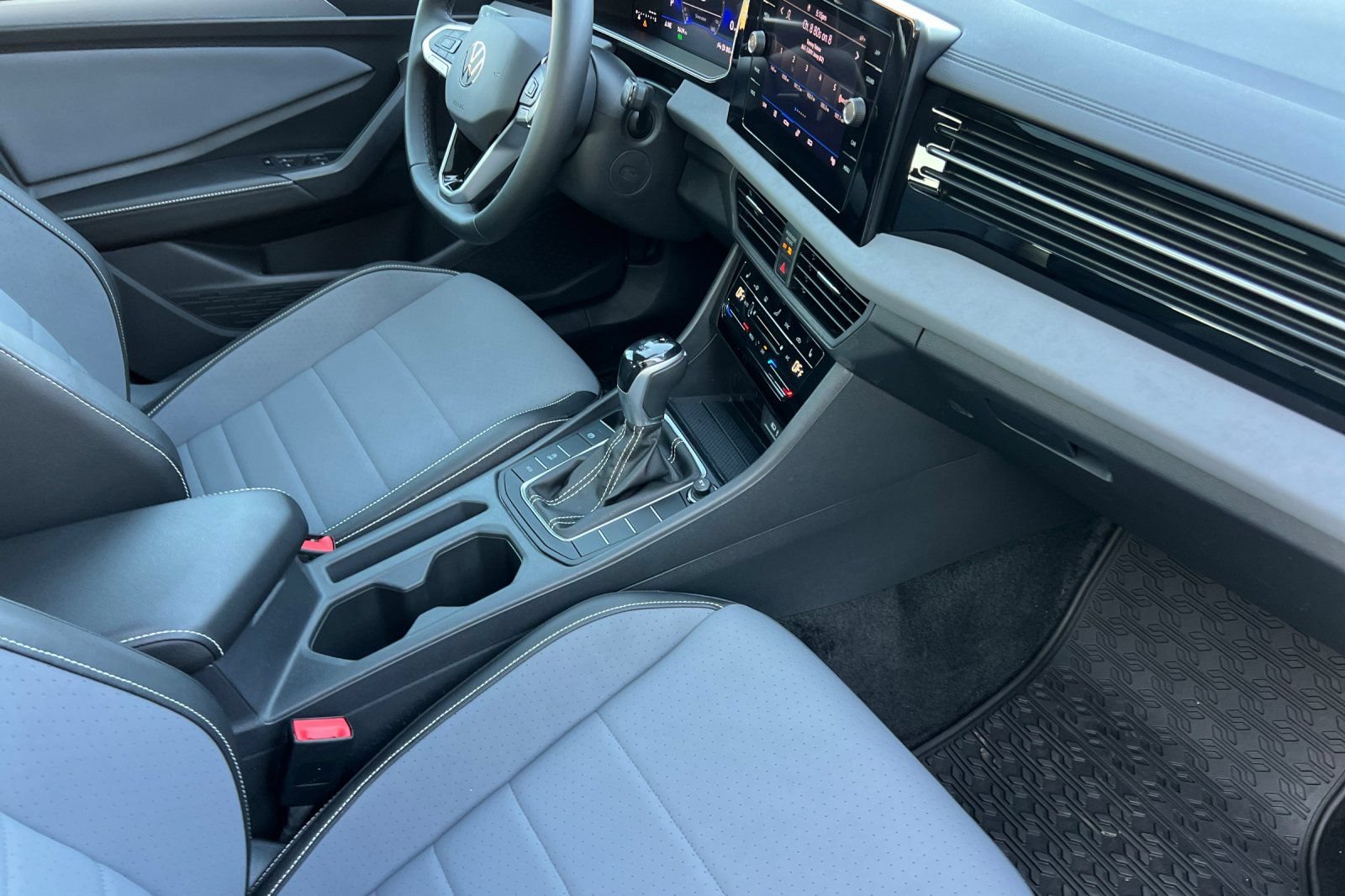 Used 2025 Volkswagen Jetta SE w/ Sunroof Package FWD image 15