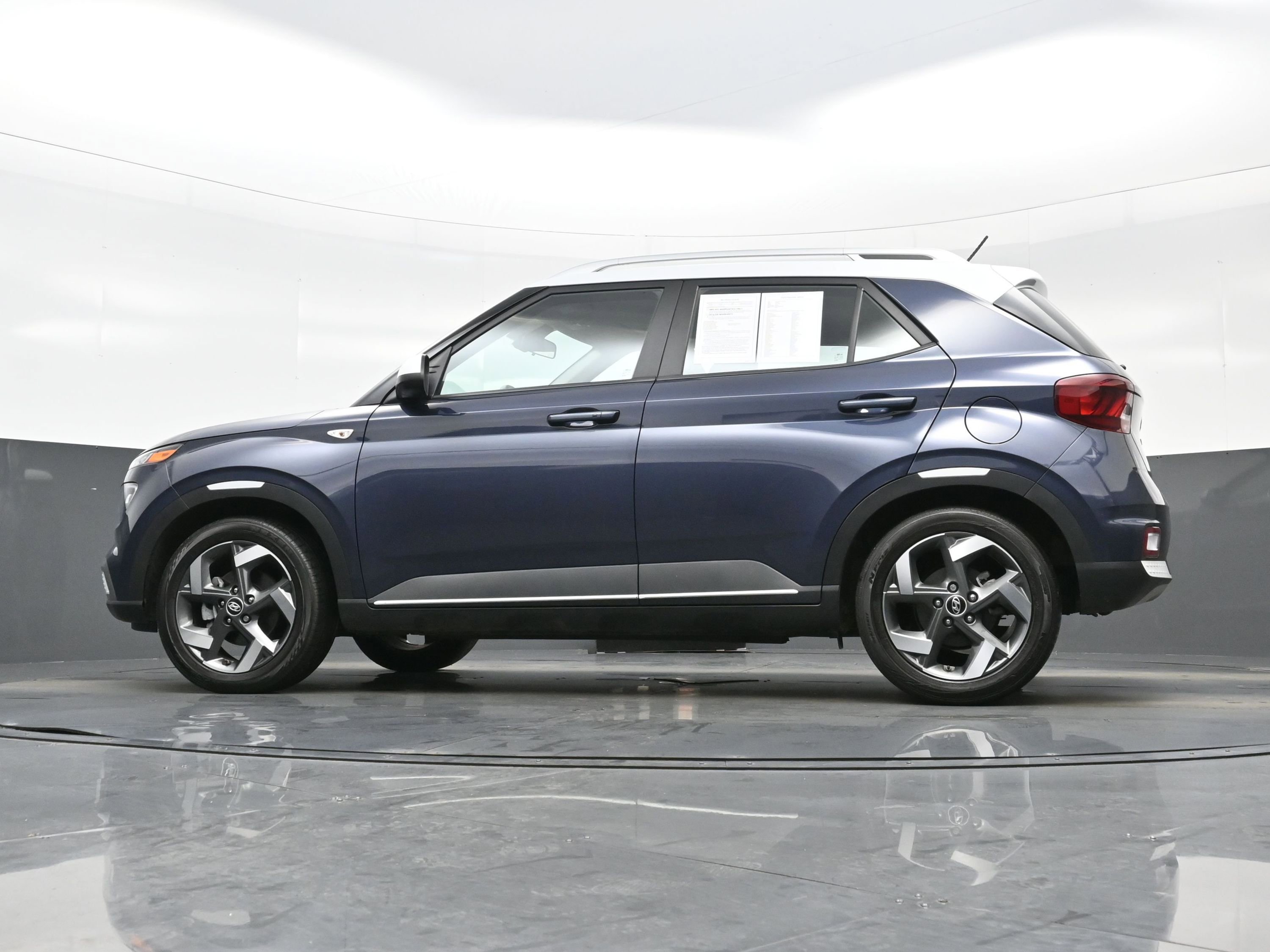 Used 2023 Hyundai Venue Limited w/ Cargo Package FWD image 27