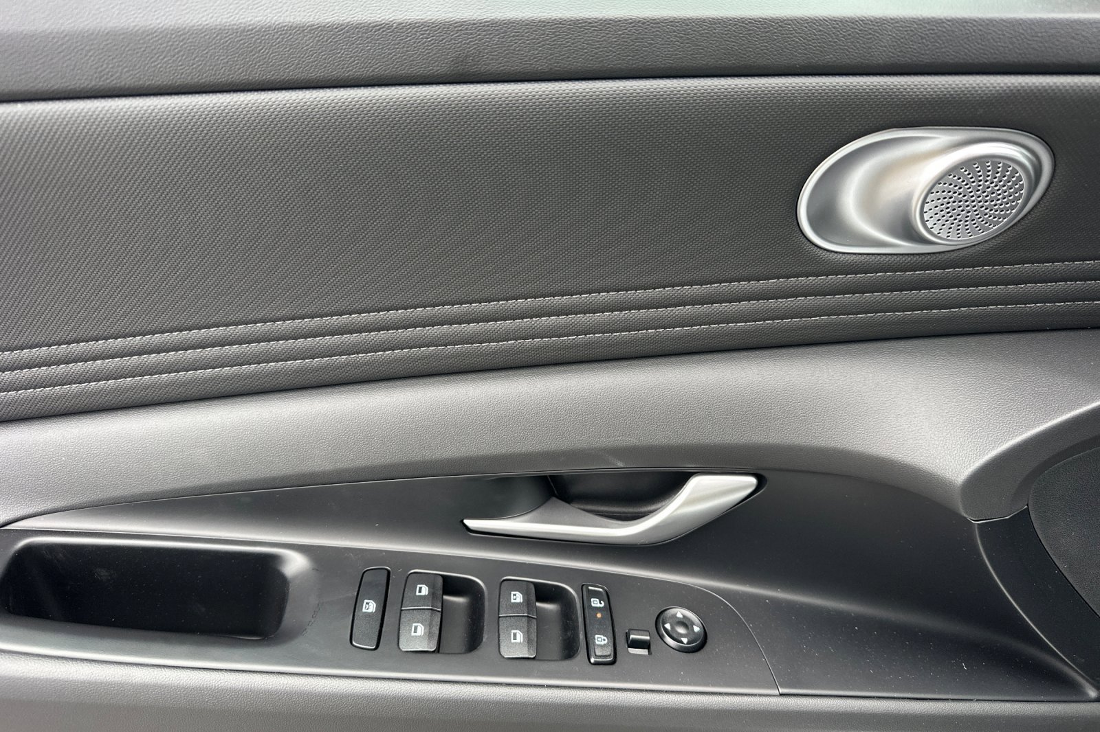 New 2026 Hyundai Elantra Limited FWD image 11