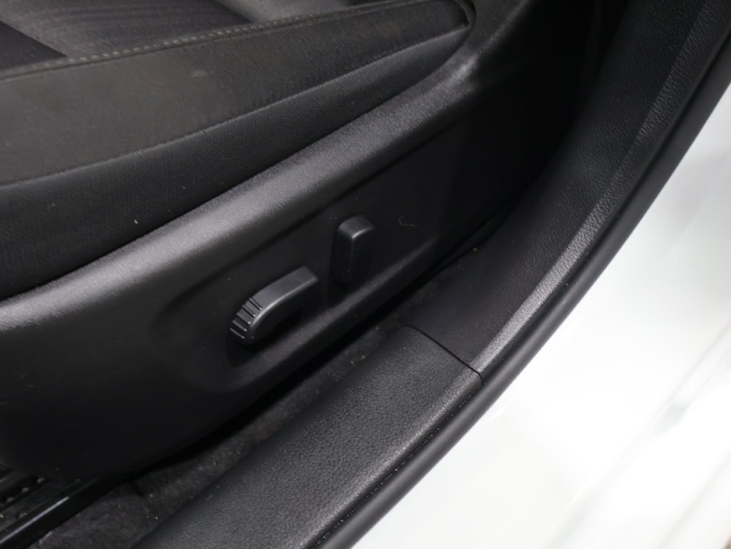 Used 2025 Nissan Altima 2.5 SV FWD image 12