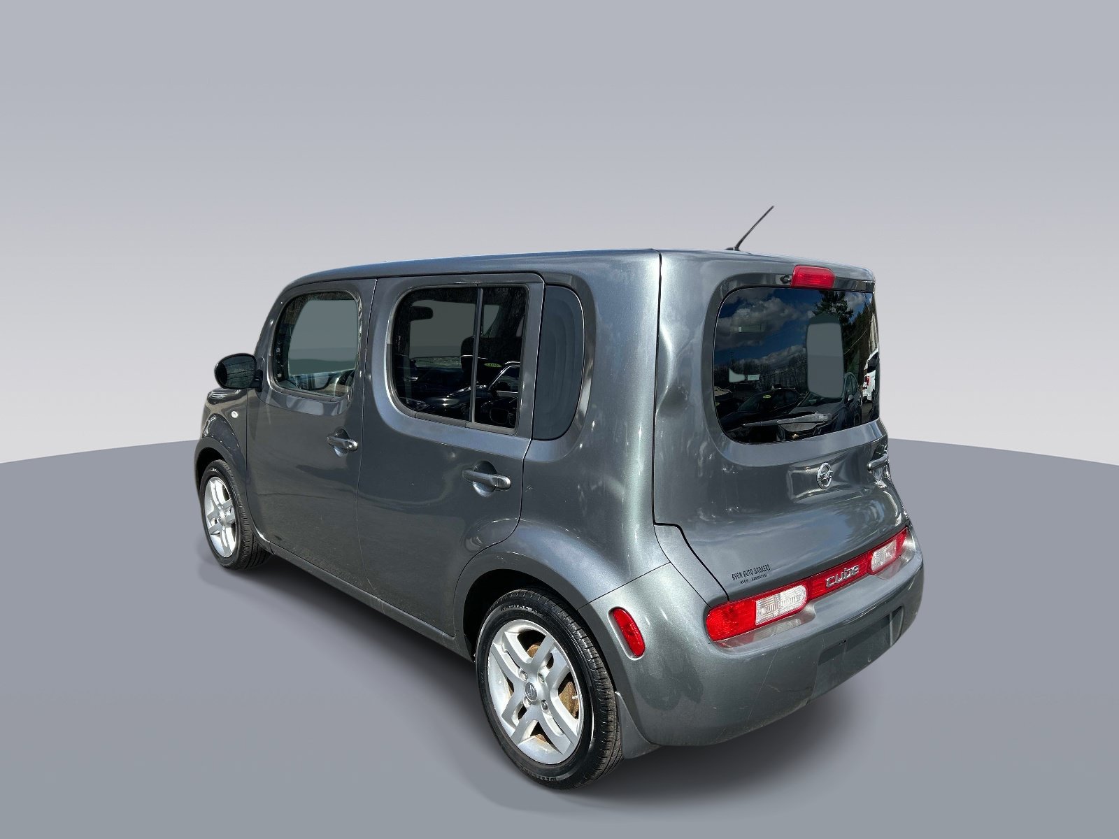 Used 2011 Nissan Cube 1.8 SL w/ Interior Illumination Pkg FWD image 5