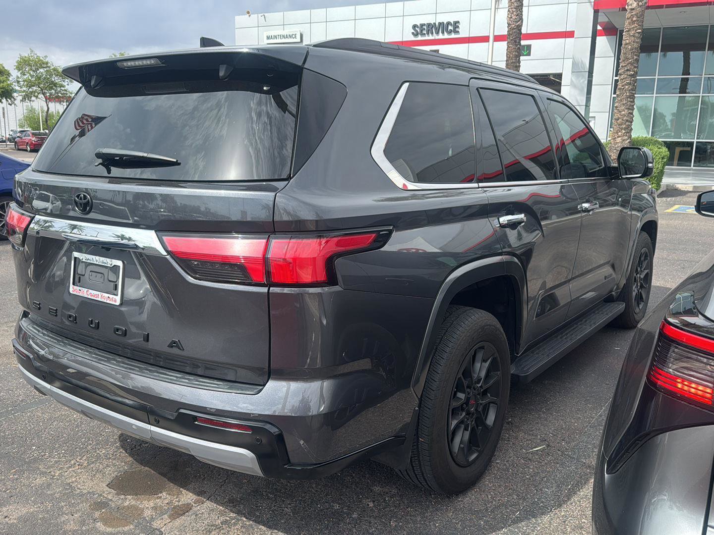 Used 2023 Toyota Sequoia Limited image 3