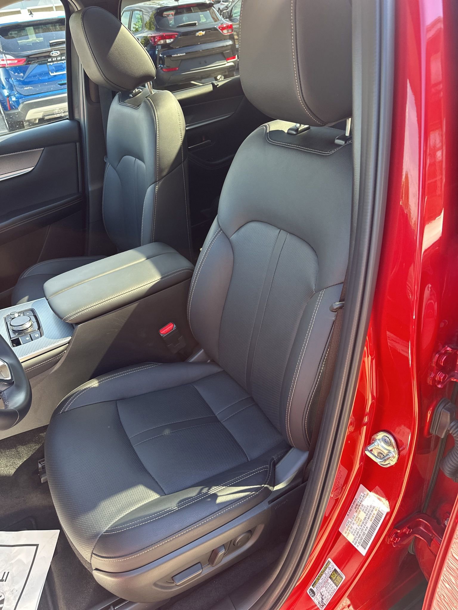 Used 2025 MAZDA CX-70 Plug-In Hybrid w/ Premium Pkg image 32