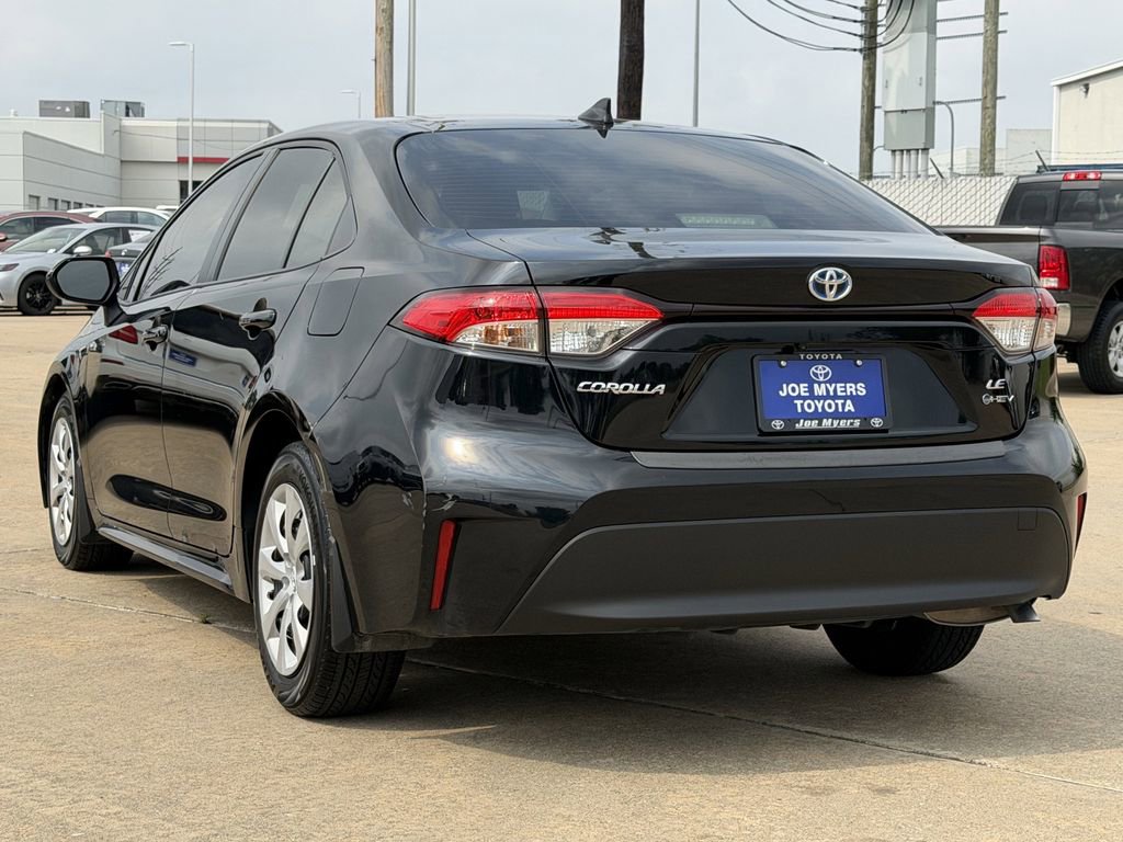 Used 2025 Toyota Corolla LE FWD image 7
