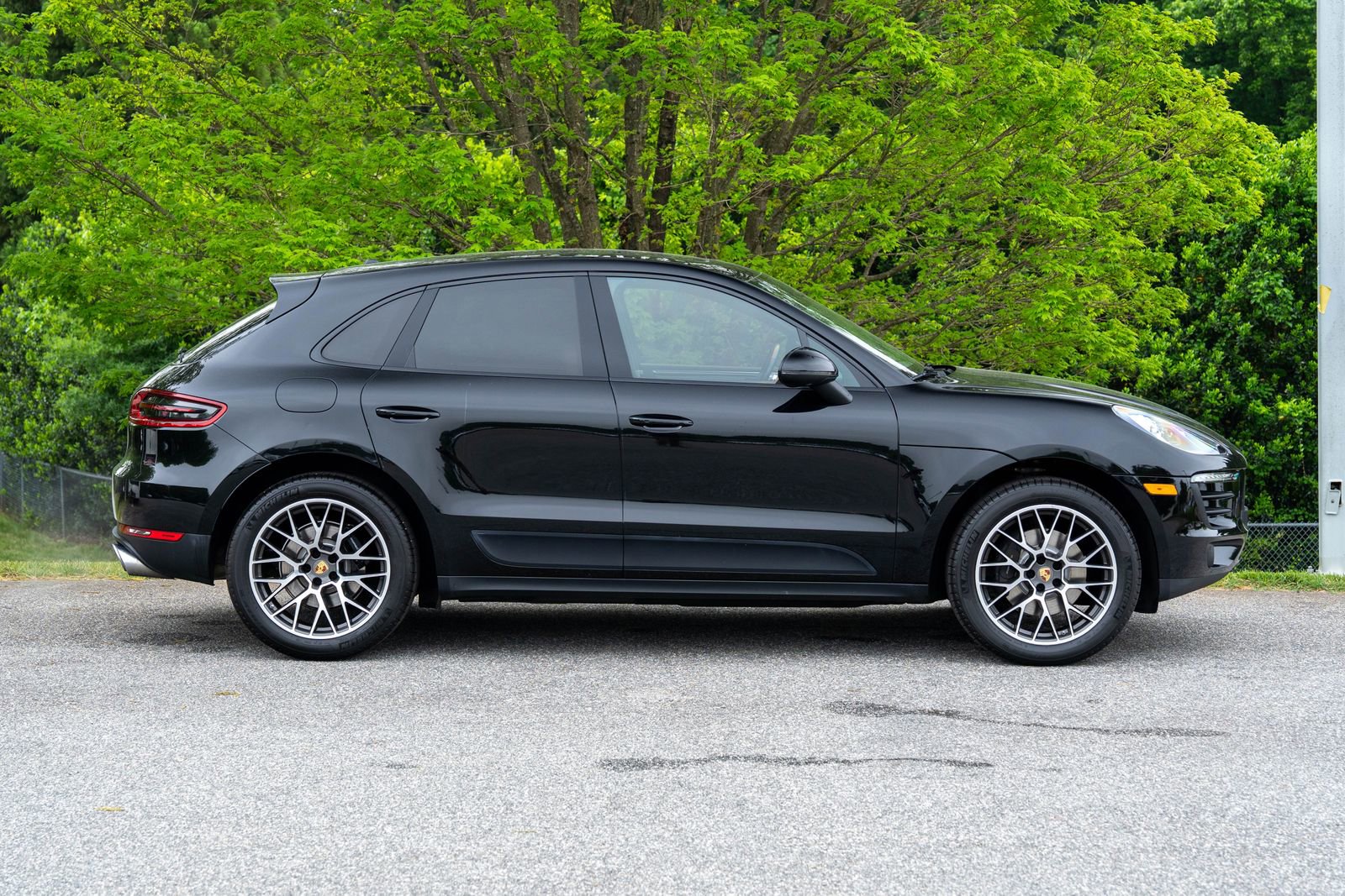 Used 2018 Porsche Macan Sport Edition AWD/4WD image 8