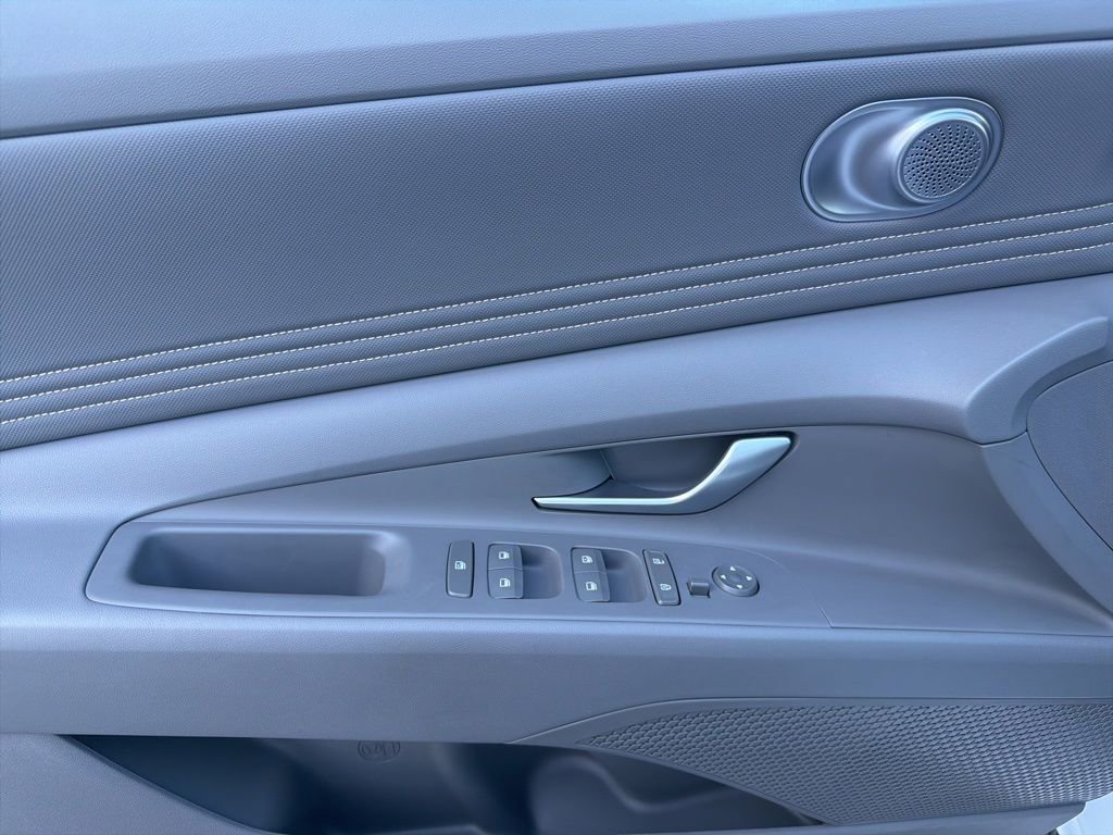 New 2025 Hyundai Elantra Sport image 12
