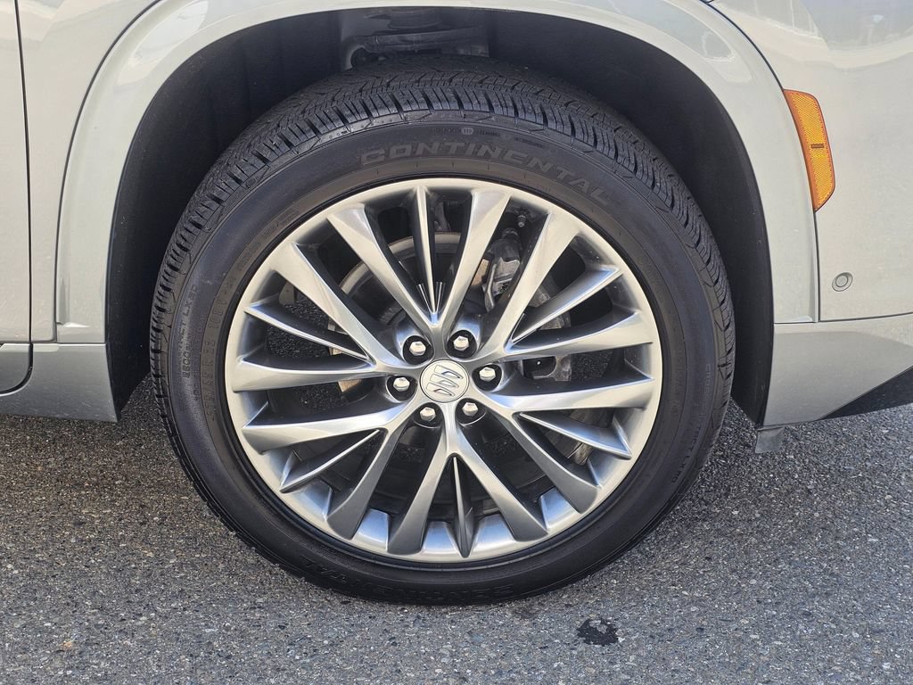 Used 2025 Buick Enclave Avenir w/ Super Cruise Package AWD/4WD image 9