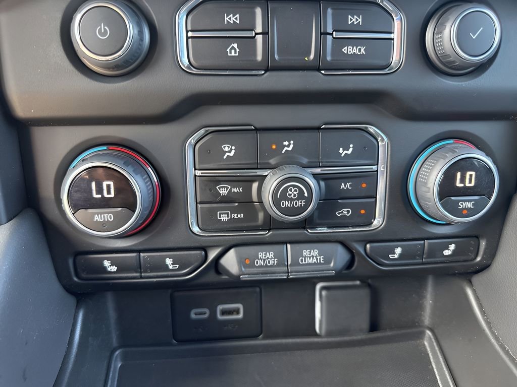 Used 2024 Chevrolet Suburban RST w/ Luxury Package RWD image 20