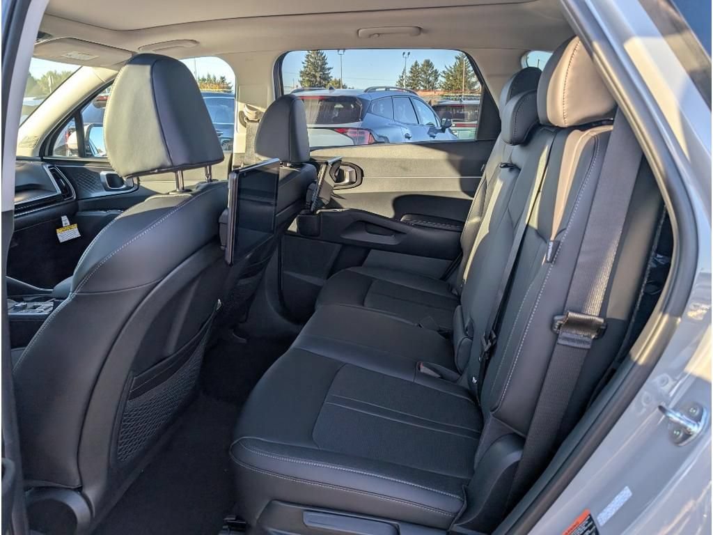 New 2026 Kia Sorento S w/ S Panoramic Sunroof Package FWD image 9
