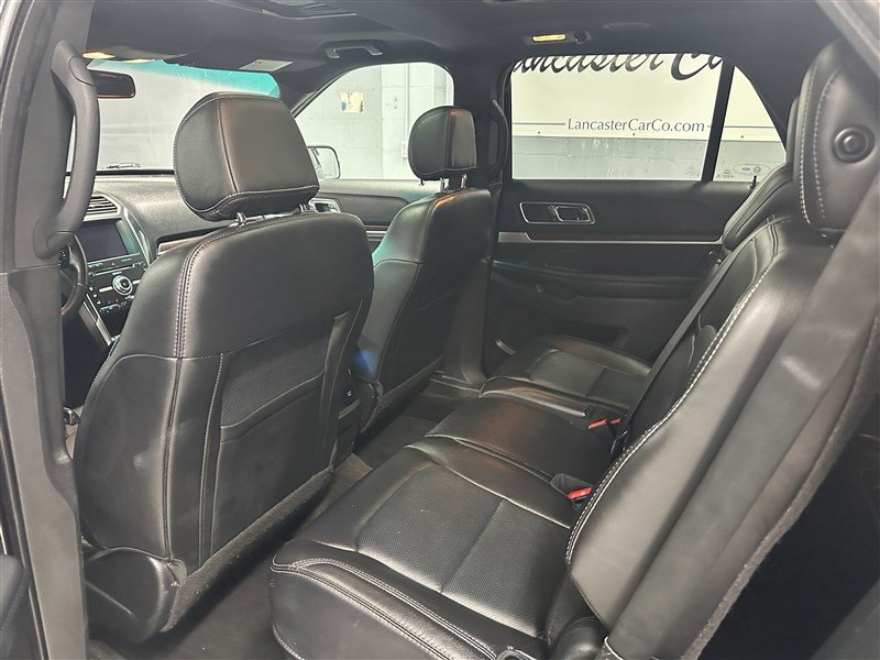 Used 2017 Ford Explorer Limited w/ Equipment Group 301A AWD/4WD image 3