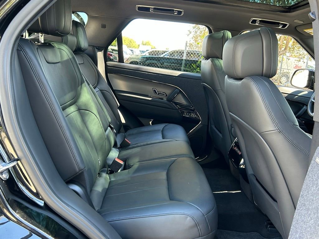 Used 2025 Land Rover Range Rover Sport SE image 40