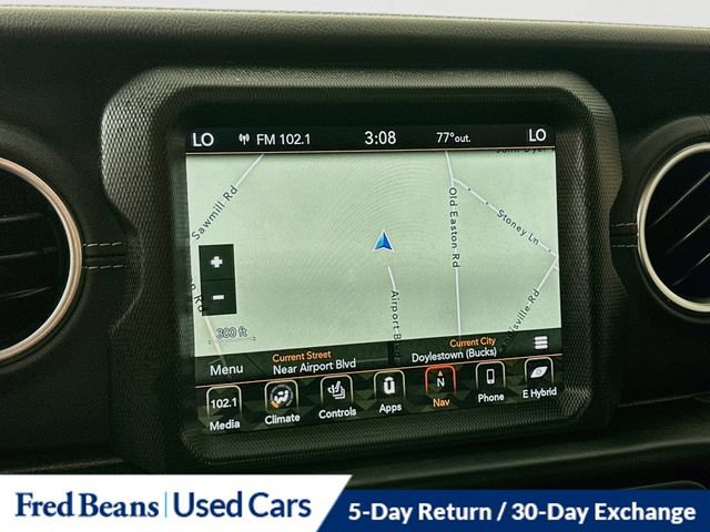 Used 2022 Jeep Wrangler Unlimited Sahara w/ Cold Weather Group AWD/4WD image 19