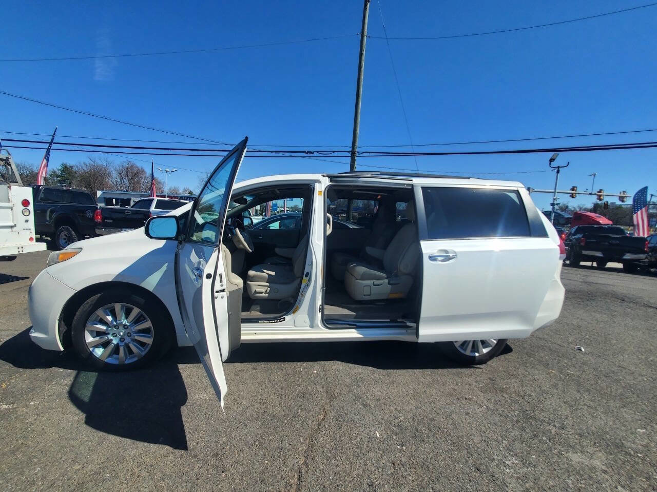 Used 2012 Toyota Sienna Limited w/ Premium Pkg AWD/4WD image 9