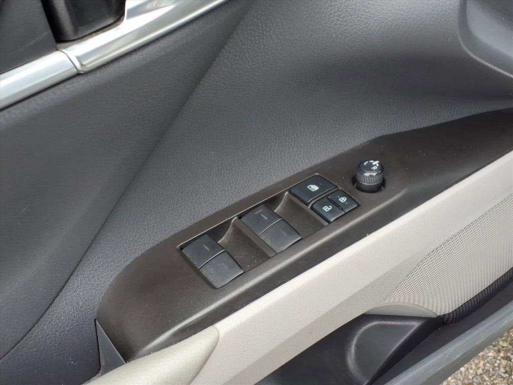 Certified 2022 Toyota Camry SE image 17