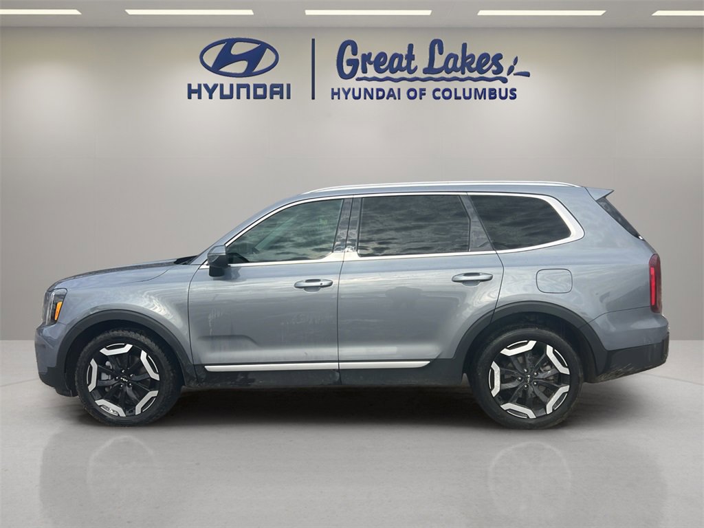 Used 2023 Kia Telluride S image 2