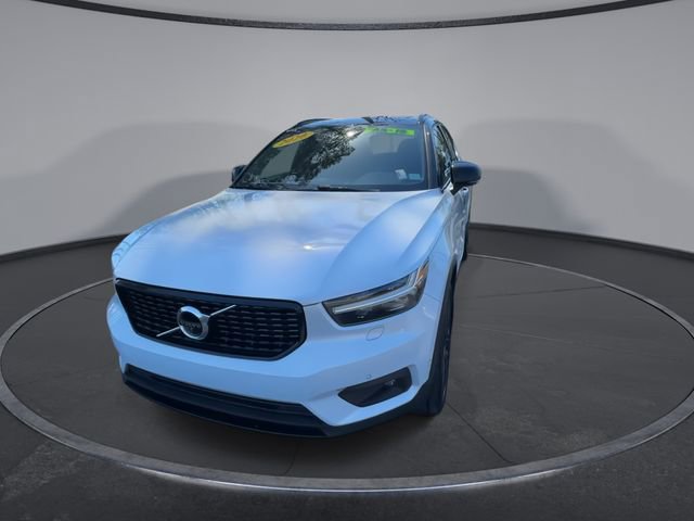 Used 2020 Volvo XC40 T5 R-Design image 4