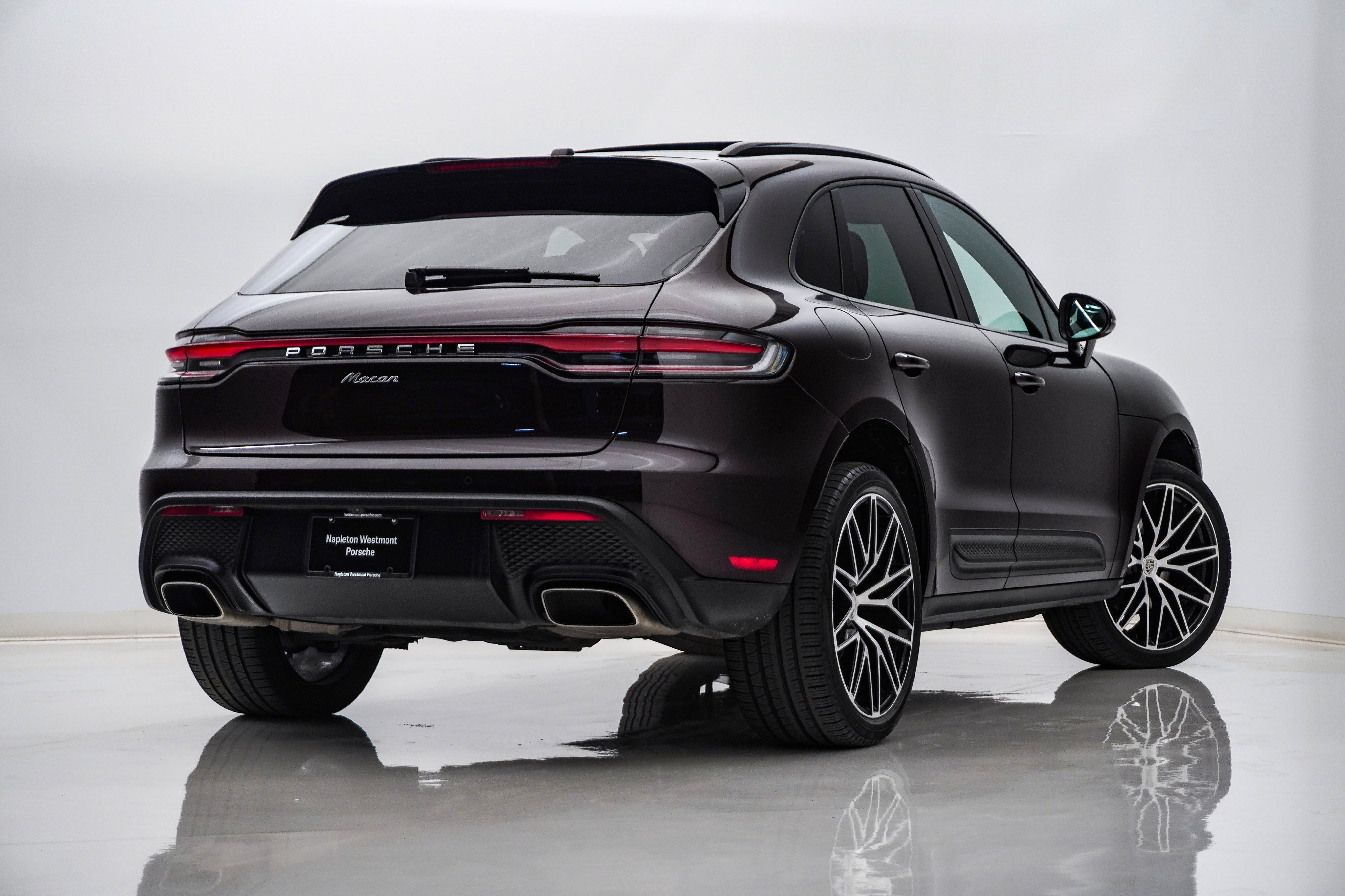 Certified 2023 Porsche Macan Turbo AWD/4WD image 12