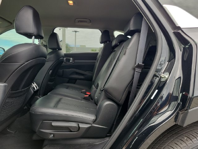 Used 2025 Kia Sorento S FWD image 10