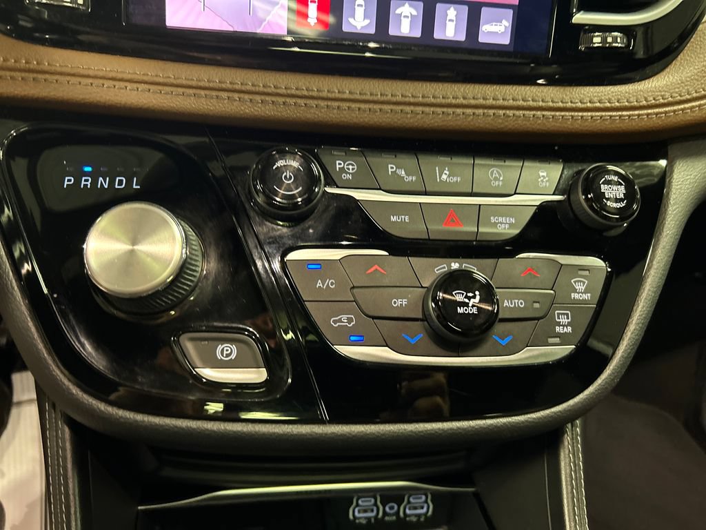 Used 2021 Chrysler Pacifica Limited w/ Premium & Safety Sphere Group AWD/4WD image 19