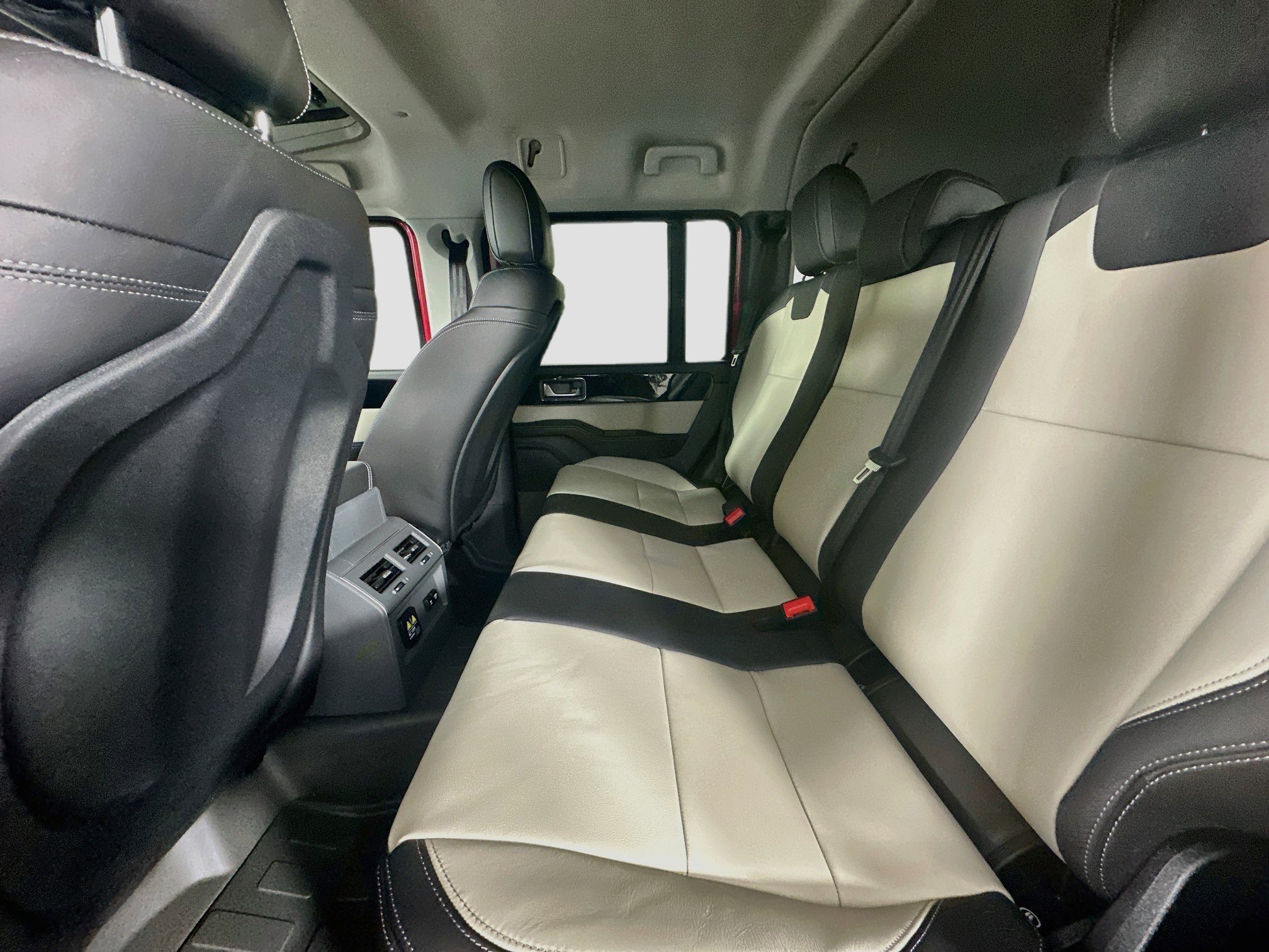 New 2025 INEOS Grenadier Station Wagon AWD/4WD image 39