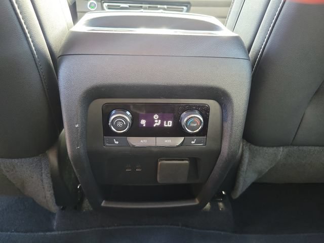 Used 2025 Chevrolet Traverse High Country FWD image 13